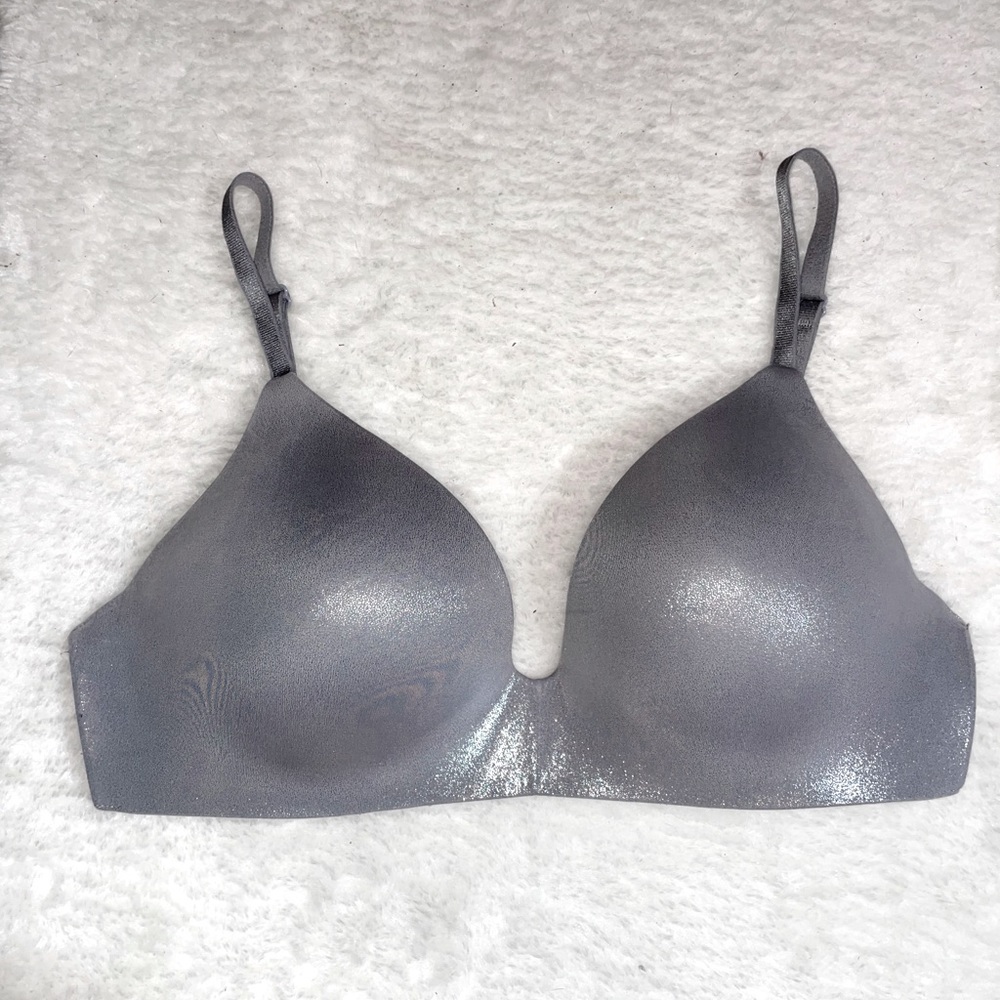 Victoria’s Secret No Wire Silver Shimmer Bra 34C